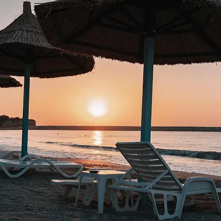 Endless Sea View Panorama - Piscina, Parcare, Sezlonguri Gratuite 4*