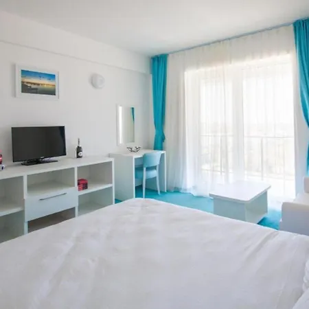 Endless Sea View Panorama - Piscina, Parcare, Sezlonguri Gratuite 4*